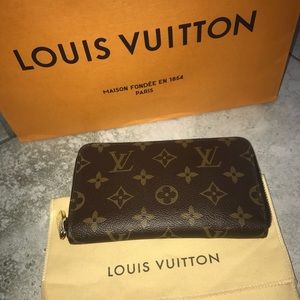 AUTHENTIC LV ZIPPY COMPACT WALLET